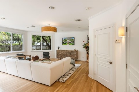 Villa ou maison à vendre à Miami, Floride: 3 chambres, 309.83 m2 № 1820075 - photo 22