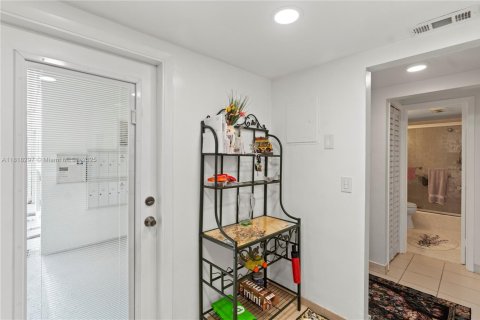 Condo in Hollywood, Florida, 1 bedroom  № 1775325 - photo 9