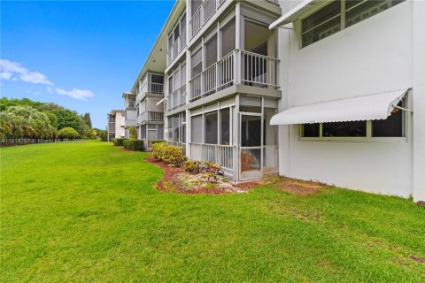 Condo in Hollywood, Florida, 1 bedroom  № 1775325 - photo 23