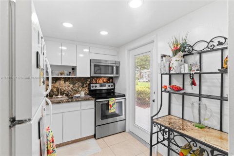 Condo in Hollywood, Florida, 1 bedroom  № 1775325 - photo 7