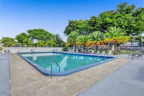 Condo in Hollywood, Florida, 1 bedroom  № 1775325 - photo 24