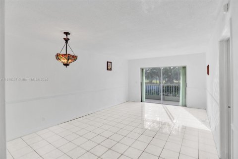 Condo in Hollywood, Florida, 1 bedroom  № 1775325 - photo 6