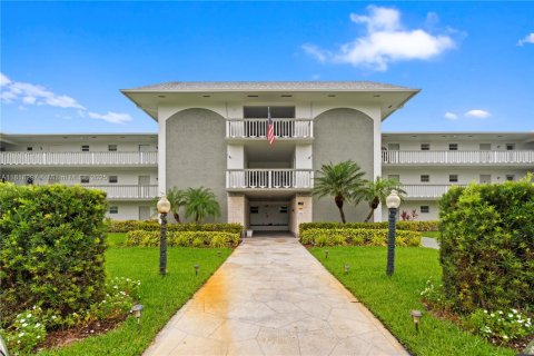 Condo in Hollywood, Florida, 1 bedroom  № 1775325 - photo 1