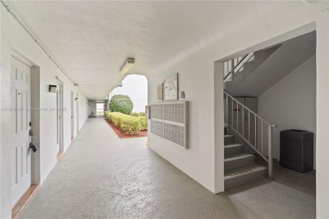 Condo in Hollywood, Florida, 1 bedroom  № 1775325 - photo 3