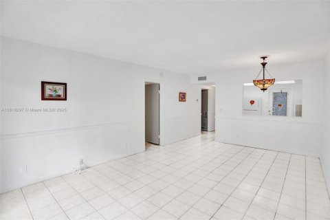 Condo in Hollywood, Florida, 1 bedroom  № 1775325 - photo 8