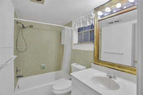 Condo in Hollywood, Florida, 1 bedroom  № 1775325 - photo 14