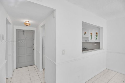 Condo in Hollywood, Florida, 1 bedroom  № 1775325 - photo 5