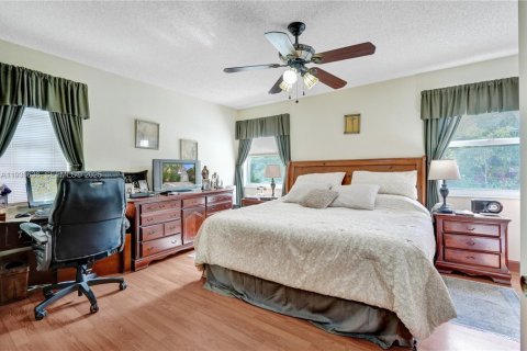 Villa ou maison à vendre à Miami, Floride: 3 chambres, 206.52 m2 № 1992018 - photo 11