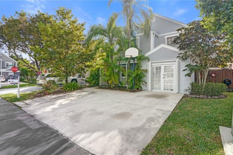 Villa ou maison à vendre à Miami, Floride: 3 chambres, 206.52 m2 № 1992018 - photo 1
