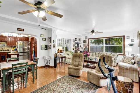 Villa ou maison à vendre à Miami, Floride: 3 chambres, 206.52 m2 № 1992018 - photo 4