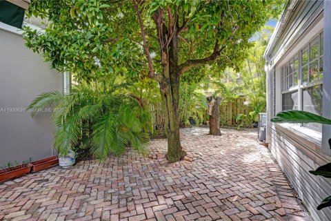 Villa ou maison à vendre à Miami, Floride: 3 chambres, 206.52 m2 № 1992018 - photo 28