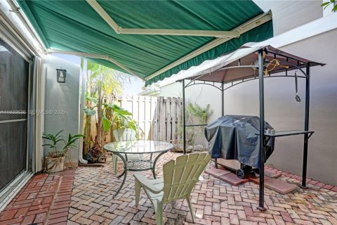 Villa ou maison à vendre à Miami, Floride: 3 chambres, 206.52 m2 № 1992018 - photo 24