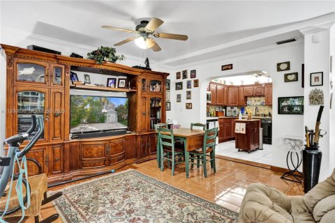 Villa ou maison à vendre à Miami, Floride: 3 chambres, 206.52 m2 № 1992018 - photo 5