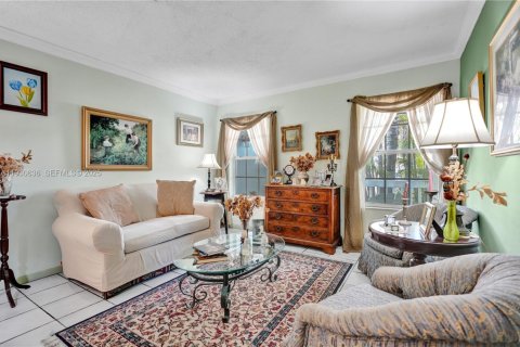 Villa ou maison à vendre à Miami, Floride: 3 chambres, 206.52 m2 № 1992018 - photo 2