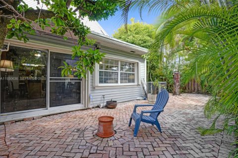 Villa ou maison à vendre à Miami, Floride: 3 chambres, 206.52 m2 № 1992018 - photo 25