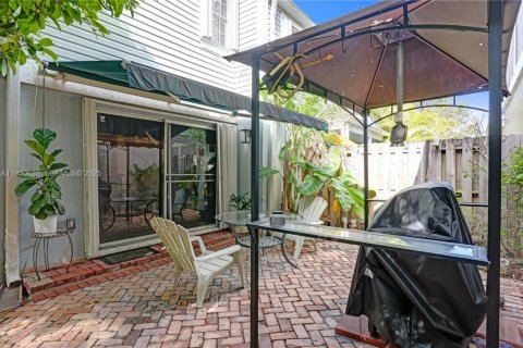 Villa ou maison à vendre à Miami, Floride: 3 chambres, 206.52 m2 № 1992018 - photo 23