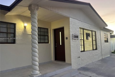 Casa en venta en Miami, Florida, 2 dormitorios, 124.12 m2 № 1984387 - foto 2