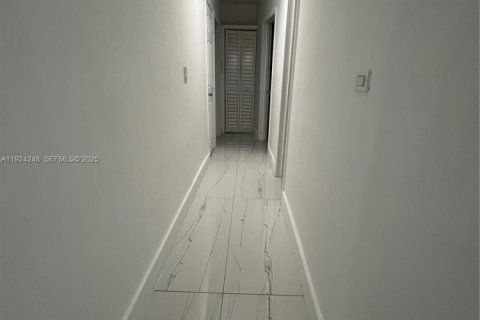 Casa en venta en Miami, Florida, 2 dormitorios, 124.12 m2 № 1984387 - foto 9