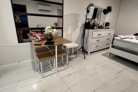 Casa en venta en Miami, Florida, 2 dormitorios, 124.12 m2 № 1984387 - foto 12