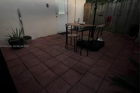 Casa en venta en Miami, Florida, 2 dormitorios, 124.12 m2 № 1984387 - foto 6