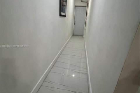 Casa en venta en Miami, Florida, 2 dormitorios, 124.12 m2 № 1984387 - foto 18