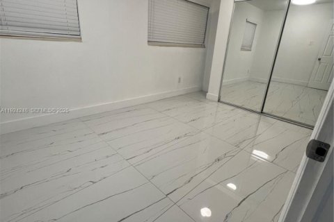 Casa en venta en Miami, Florida, 2 dormitorios, 124.12 m2 № 1984387 - foto 19