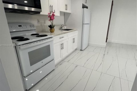 Casa en venta en Miami, Florida, 2 dormitorios, 124.12 m2 № 1984387 - foto 7