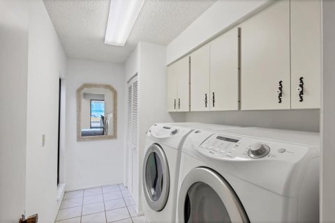 Villa ou maison à vendre à Sarasota, Floride: 2 chambres, 153.66 m2 № 1743462 - photo 13