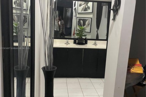 Купить виллу или дом в Хомстед, Флорида 4 спальни, 182.83м2, № 1971224 - фото 4