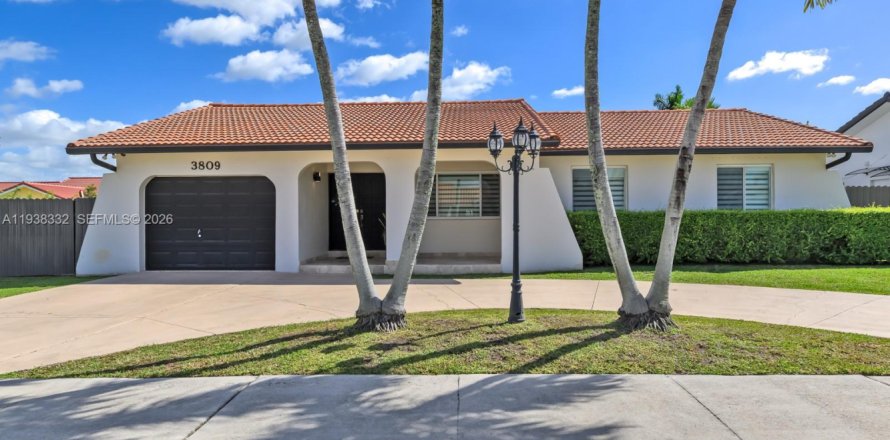 Дом в Майами, Флорида 4 спальни, 189.99м2 № 1995982