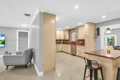 Купить виллу или дом в Майами, Флорида 4 спальни, 189.99м2, № 1995982 - фото 16