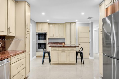 Купить виллу или дом в Майами, Флорида 4 спальни, 189.99м2, № 1995982 - фото 13