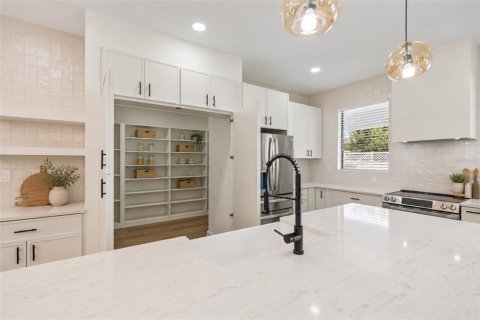 Villa ou maison à vendre à Tampa, Floride: 4 chambres, 290.32 m2 № 2405090 - photo 15