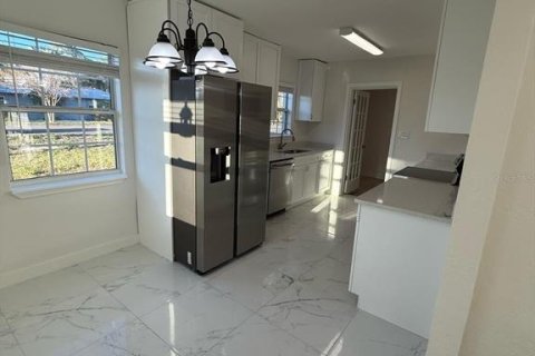 House in Saint Petersburg, Florida 3 bedrooms, 88.63 sq.m. № 1879860 - photo 5