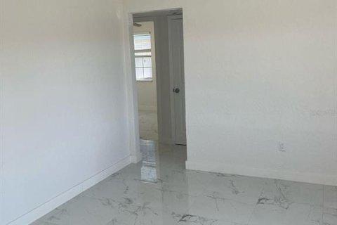 House in Saint Petersburg, Florida 3 bedrooms, 88.63 sq.m. № 1879860 - photo 8
