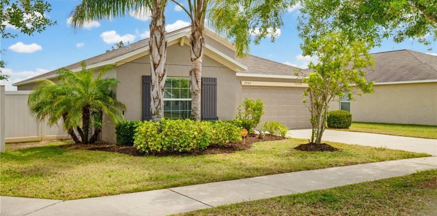 House in Ruskin, Florida 4 bedrooms, 178.19 sq.m. № 2236590
