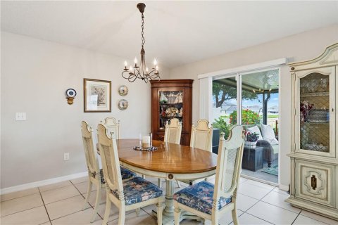 House in Ruskin, Florida 4 bedrooms, 178.19 sq.m. № 2236590 - photo 9