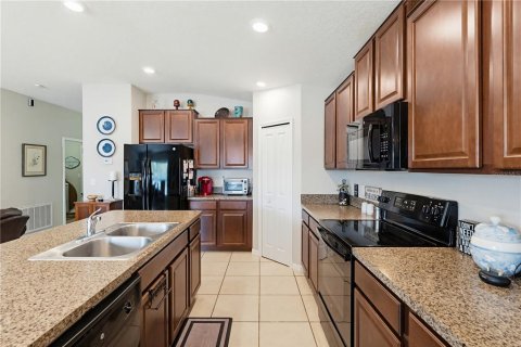 House in Ruskin, Florida 4 bedrooms, 178.19 sq.m. № 2236590 - photo 5