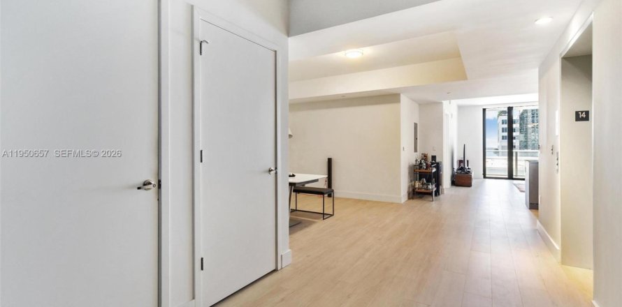 Condo in Miami, Florida, 2 bedrooms № 2009034