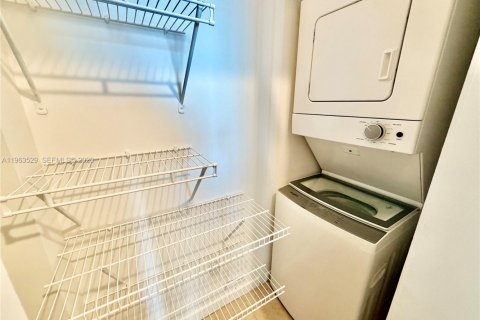 Снять в аренду кондоминиум в Майами, Флорида 3 спальни, 131.55м2, № 2028038 - фото 6