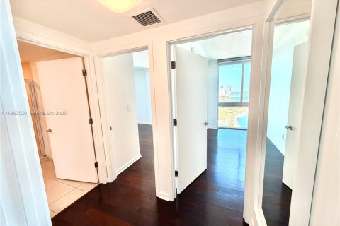 Снять в аренду кондоминиум в Майами, Флорида 3 спальни, 131.55м2, № 2028038 - фото 13