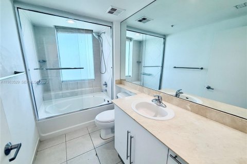 Снять в аренду кондоминиум в Майами, Флорида 3 спальни, 131.55м2, № 2028038 - фото 9