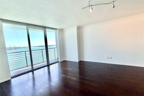 Снять в аренду кондоминиум в Майами, Флорида 3 спальни, 131.55м2, № 2028038 - фото 2