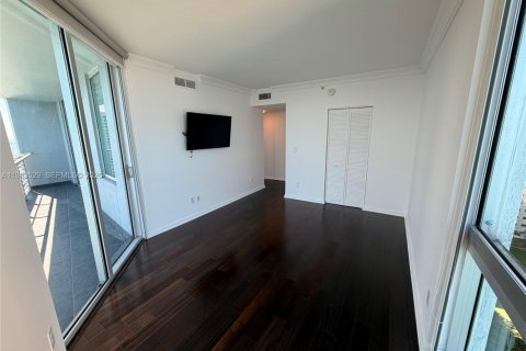 Снять в аренду кондоминиум в Майами, Флорида 3 спальни, 131.55м2, № 2028038 - фото 8