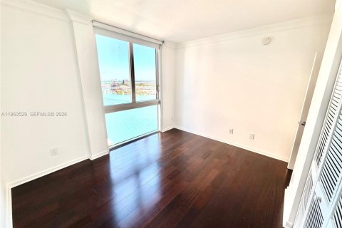 Снять в аренду кондоминиум в Майами, Флорида 3 спальни, 131.55м2, № 2028038 - фото 17
