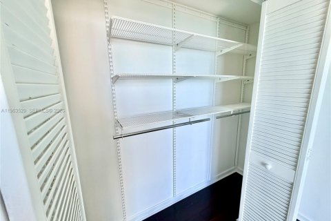 Снять в аренду кондоминиум в Майами, Флорида 3 спальни, 131.55м2, № 2028038 - фото 23