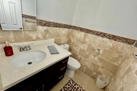 Copropriété à louer à Hollywood, Floride: 2 chambres, 81.75 m2 № 1976903 - photo 17