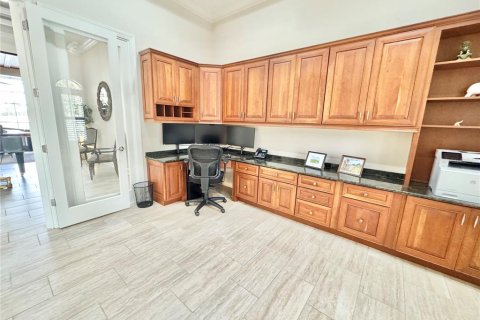 House in Lakewood Ranch, Florida 6 bedrooms, 389.54 sq.m. № 2233757 - photo 23