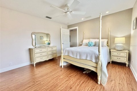 House in Lakewood Ranch, Florida 6 bedrooms, 389.54 sq.m. № 2233757 - photo 28