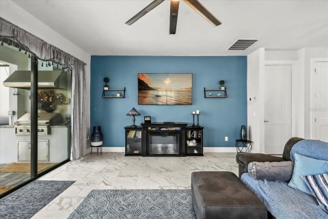 Casa en venta en Four Corners, Florida, 5 dormitorios, 306.67 m2 № 1793422 - foto 9